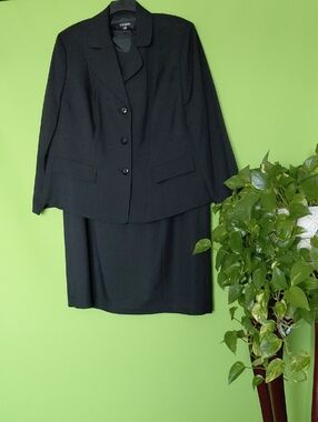 Le Suit Black Two-Piece Dress Suit, Sz. 22W